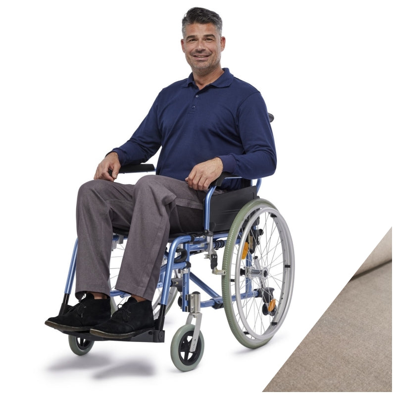 wheelchair-friendly men's trousers with concealed zippers